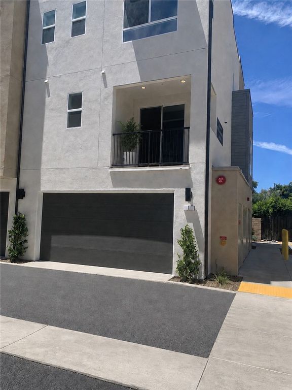 Image 2 of property listing at 9425 1/2 N. Sepulveda Blvd. 1, North Hills, CA 91343