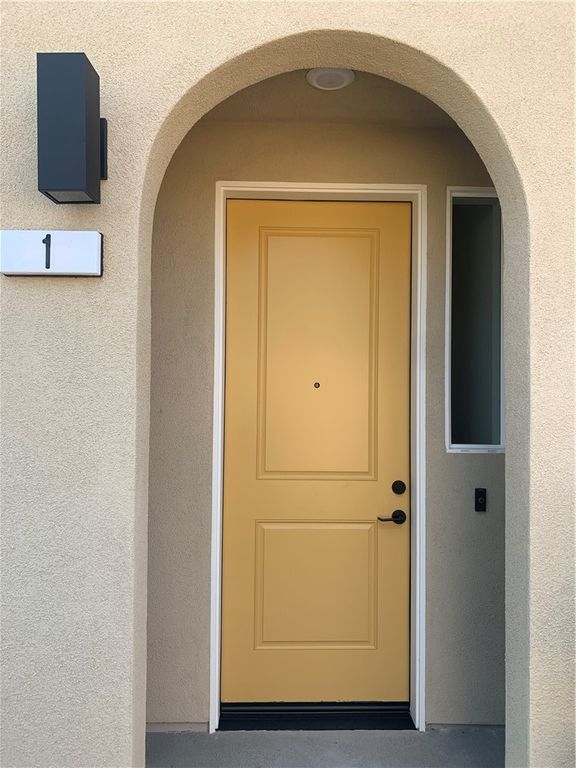 Image 6 of property listing at 9425 1/2 N. Sepulveda Blvd. 1, North Hills, CA 91343