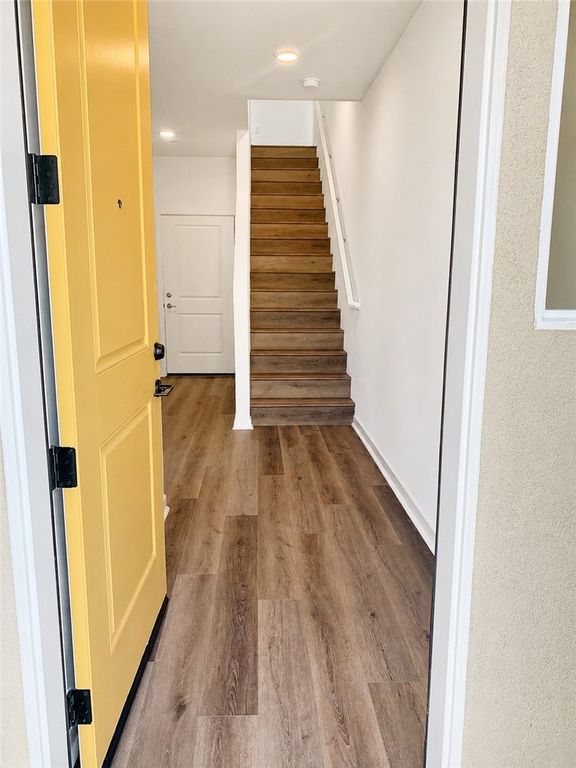 Image 7 of property listing at 9425 1/2 N. Sepulveda Blvd. 1, North Hills, CA 91343