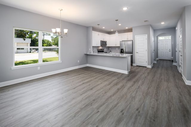 965 Skylark Road, Mary Esther, FL 32569