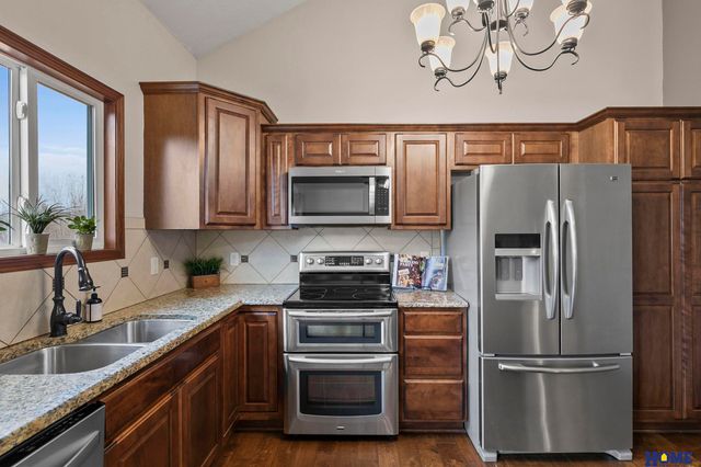 2452 Grainger Parkway, Lincoln, NE 68512