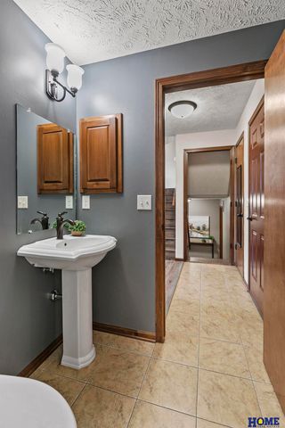 2452 Grainger Parkway, Lincoln, NE 68512