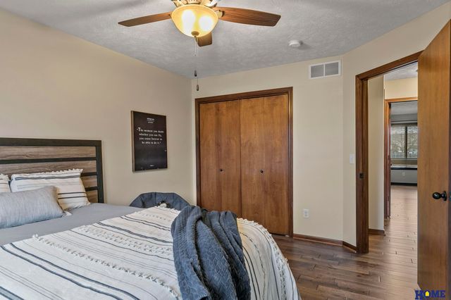 2452 Grainger Parkway, Lincoln, NE 68512