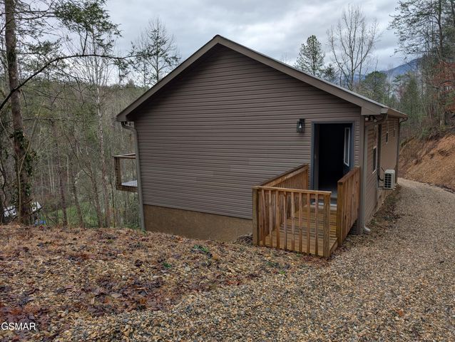 2912 Kettle Creek Way, Sevierville, TN 37876