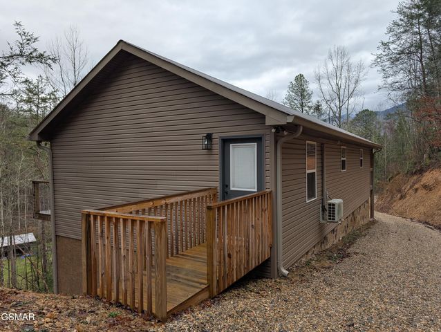 2912 Kettle Creek Way, Sevierville, TN 37876