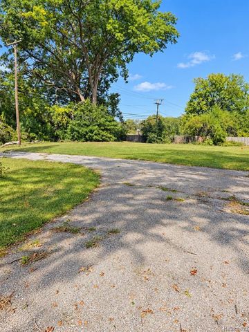 23846 Lillian Street, Brownstown, MI 48183