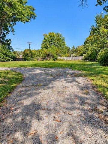 23846 Lillian Street, Brownstown, MI 48183