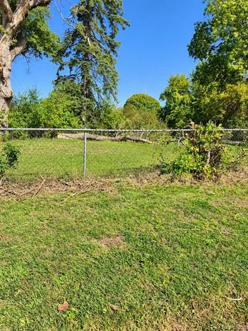 23846 Lillian Street, Brownstown, MI 48183