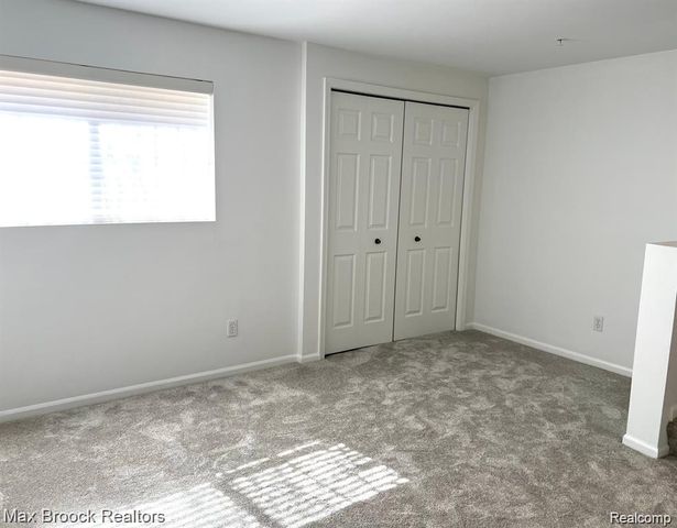 3111 Camden Drive, Troy, MI 48084