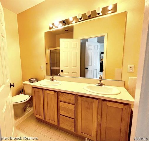 3111 Camden Drive, Troy, MI 48084
