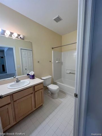 3111 Camden Drive, Troy, MI 48084