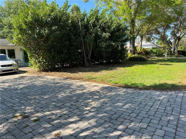 1180 Diana AVE, Naples, FL 34103