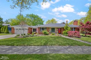 401 McKinley Avenue, Grosse Pointe Farms, MI 48236