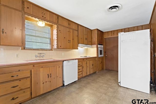 4211 Birdwell Drive, Tyler, TX 75703