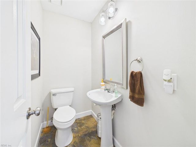 205 Dalebrook DR, Virginia Beach, VA 23454