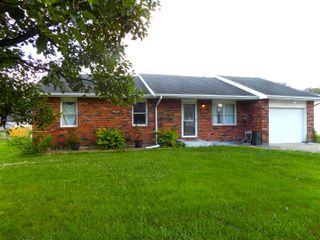 1008 FAIRVIEW ST, Centralia, MO 65240
