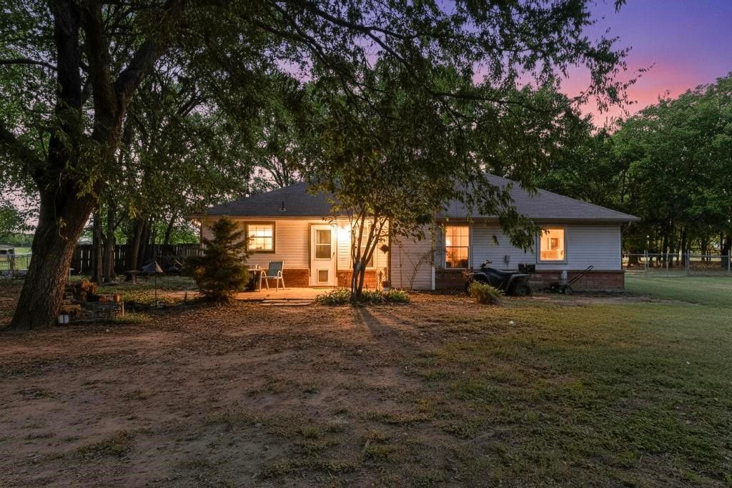 109 Pleasant Run, Reno, TX 76020