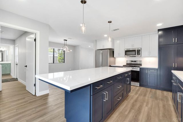 2344 Magnolia Court, Hanford, CA 93230