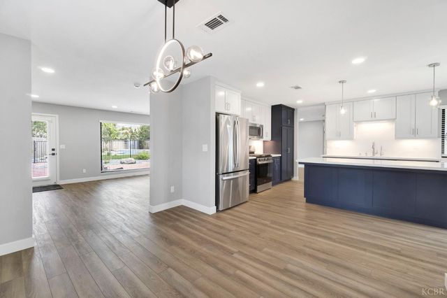 2344 Magnolia Court, Hanford, CA 93230