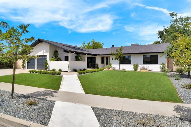 2344 Magnolia Court, Hanford, CA 93230