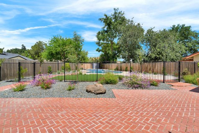 2344 Magnolia Court, Hanford, CA 93230