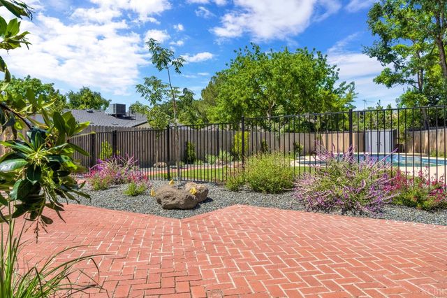 2344 Magnolia Court, Hanford, CA 93230