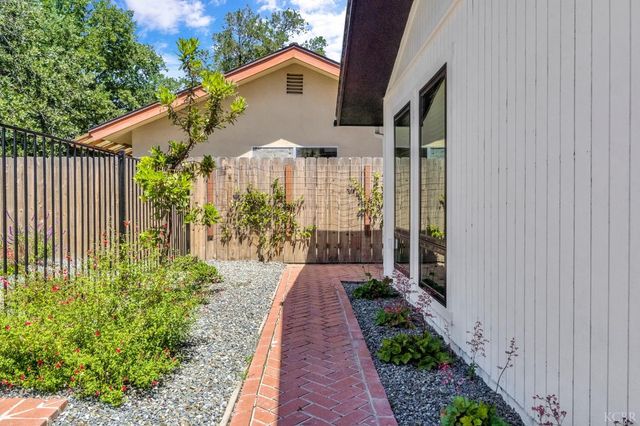2344 Magnolia Court, Hanford, CA 93230