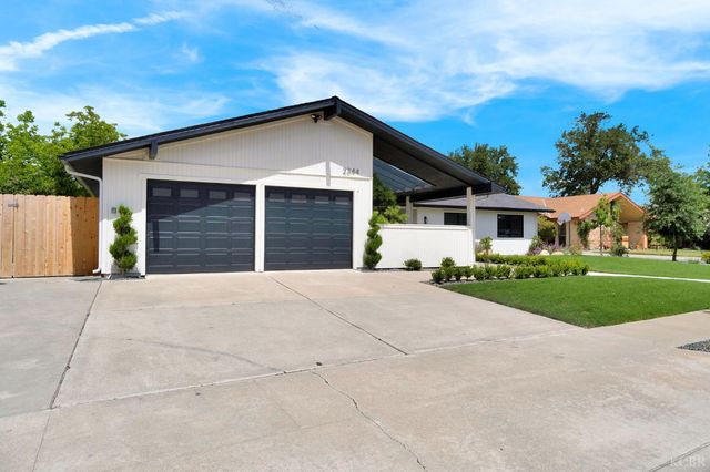2344 Magnolia Court, Hanford, CA 93230