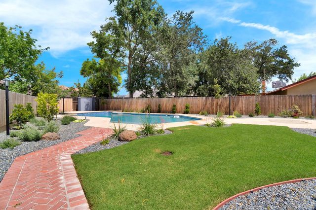2344 Magnolia Court, Hanford, CA 93230