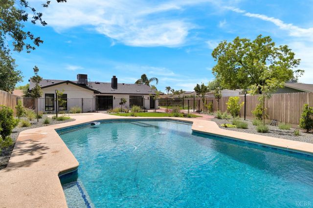 2344 Magnolia Court, Hanford, CA 93230