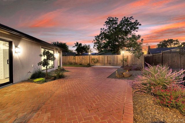 2344 Magnolia Court, Hanford, CA 93230