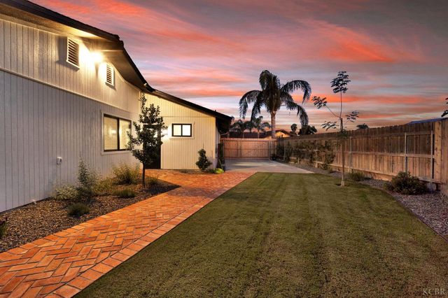 2344 Magnolia Court, Hanford, CA 93230