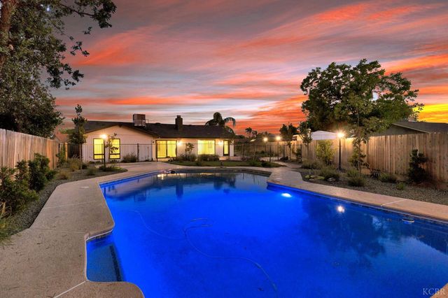2344 Magnolia Court, Hanford, CA 93230