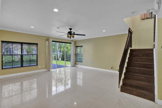 245 NW 207th Ter, Pembroke Pines, FL 33029