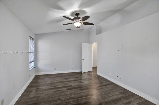 245 NW 207th Ter, Pembroke Pines, FL 33029