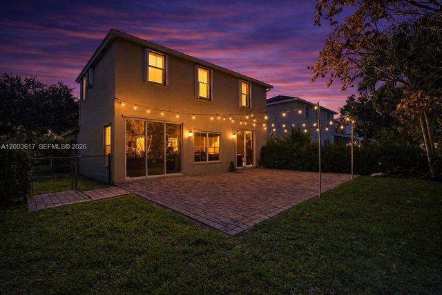 245 NW 207th Ter, Pembroke Pines, FL 33029