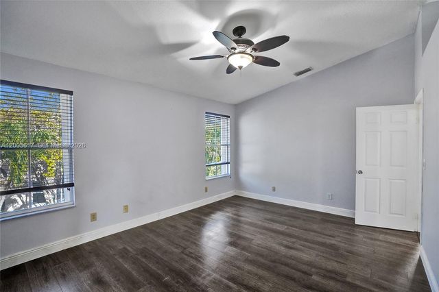 245 NW 207th Ter, Pembroke Pines, FL 33029