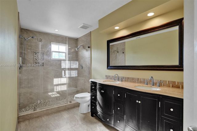 245 NW 207th Ter, Pembroke Pines, FL 33029