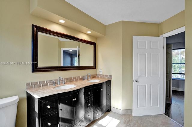 245 NW 207th Ter, Pembroke Pines, FL 33029