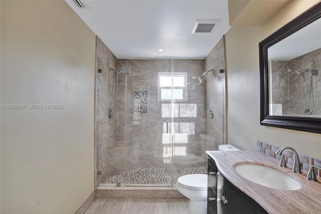 245 NW 207th Ter, Pembroke Pines, FL 33029