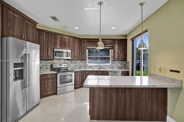 245 NW 207th Ter, Pembroke Pines, FL 33029