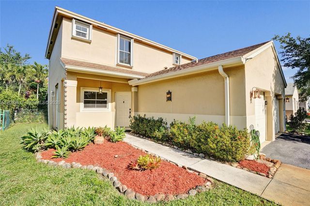 245 NW 207th Ter, Pembroke Pines, FL 33029