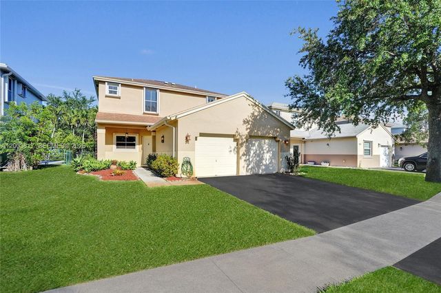 245 NW 207th Ter, Pembroke Pines, FL 33029