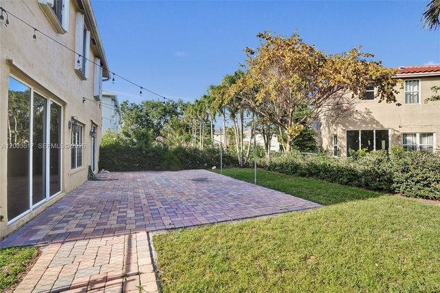 245 NW 207th Ter, Pembroke Pines, FL 33029