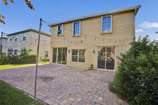 245 NW 207th Ter, Pembroke Pines, FL 33029