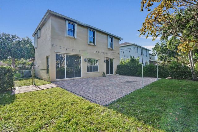 245 NW 207th Ter, Pembroke Pines, FL 33029