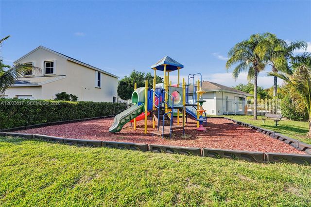 245 NW 207th Ter, Pembroke Pines, FL 33029
