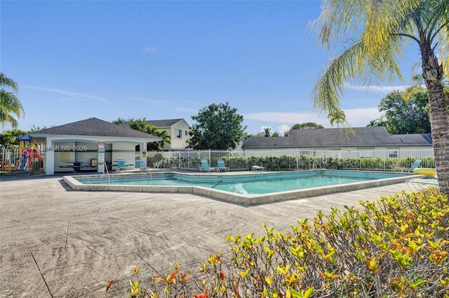 245 NW 207th Ter, Pembroke Pines, FL 33029