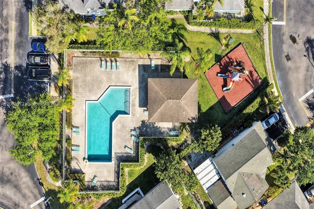 245 NW 207th Ter, Pembroke Pines, FL 33029