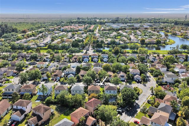 245 NW 207th Ter, Pembroke Pines, FL 33029